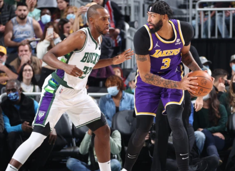 湖人险胜四川队,字母哥刷新纪录 湖人险胜四川队,字母哥刷新纪录