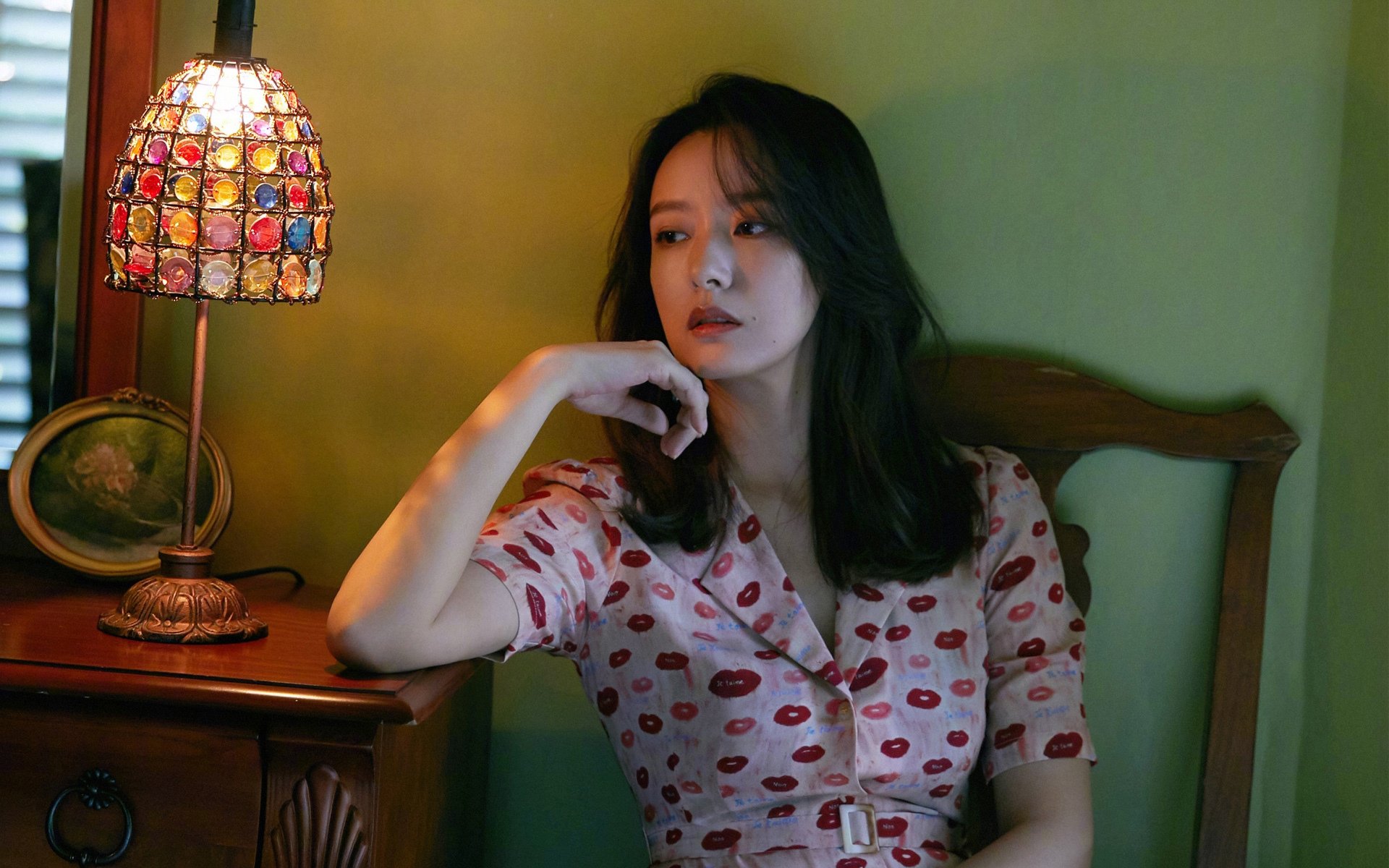 平行线闪耀与消逝,当F1街道胎痕掠过世界杯淘汰之夜