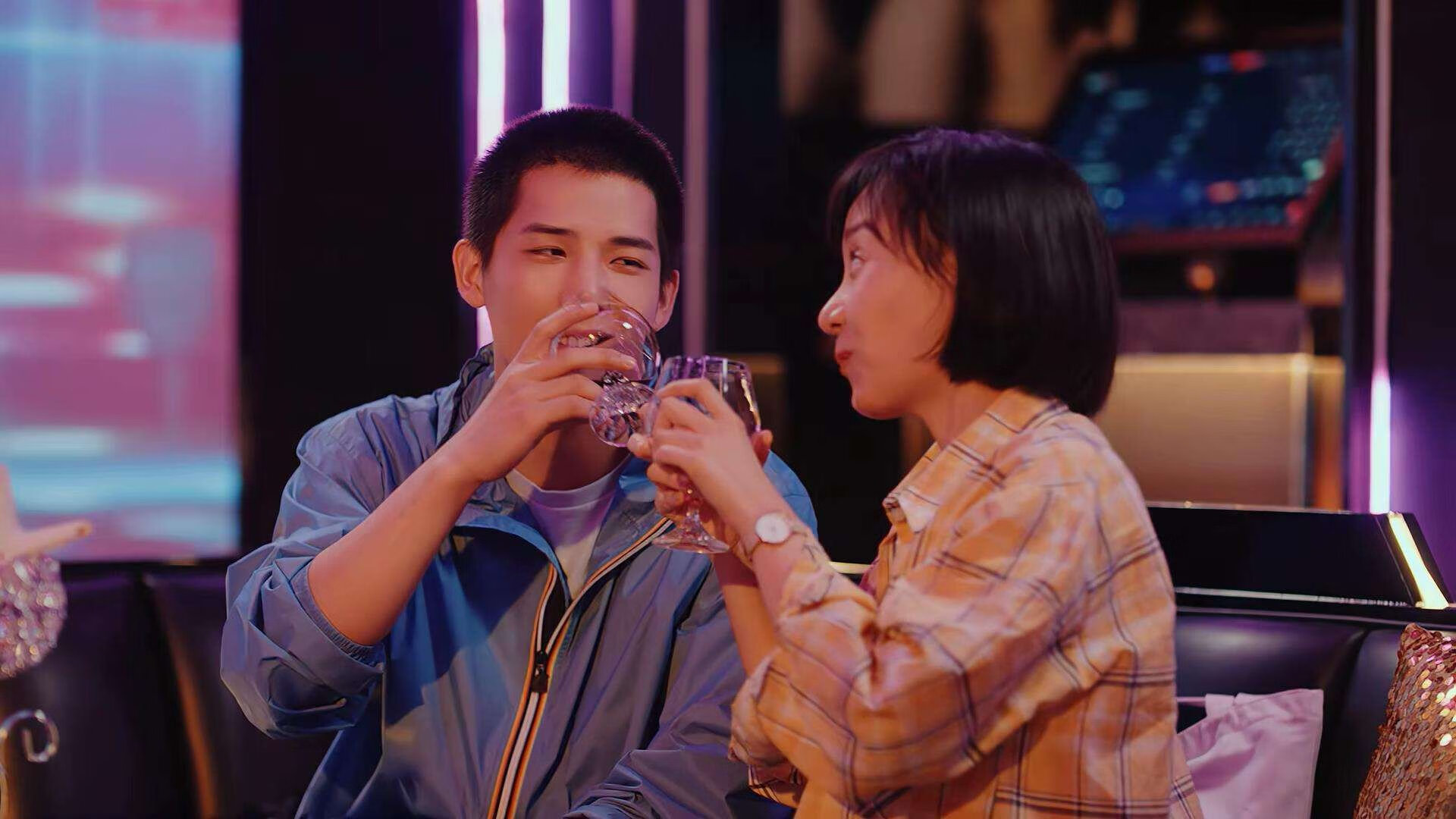 足球的双重震撼,阿根廷碾压土耳其,凯恩在德甲争冠战接管比赛