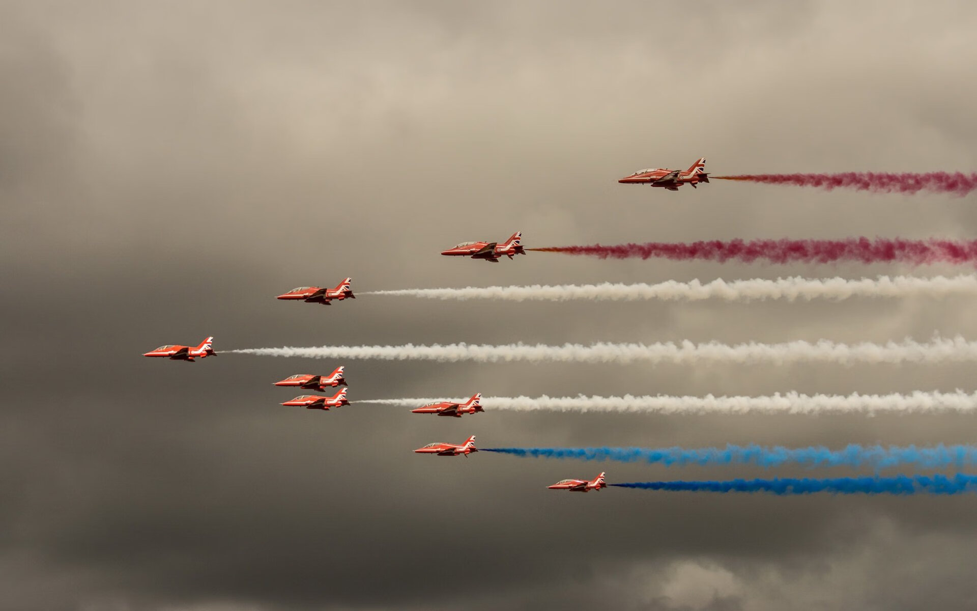 引擎轰鸣与指尖篮球，当F1的银翼照亮文班亚马的未来